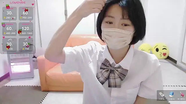 Snapshot of minamina1221 chatting on 11/22/25, 10:31 minamina1221 online show from 11/22/25, 10:31