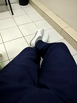 gatmoreno1 online show from 10/07/25, 04:37