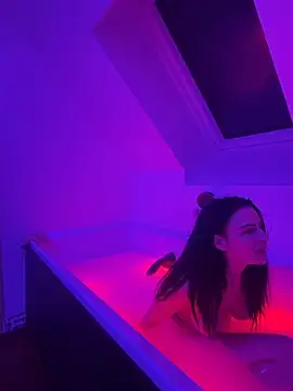 Snapshot of lenalux chatting on 11/30/25, 04:22 lenalux online show from 11/30/25, 04:22