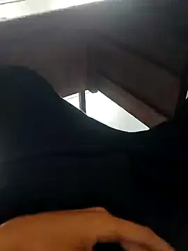 Snapshot of Juliano69xv chatting on 11/17/25, 06:35 Juliano69xv online show from 11/17/25, 06:35