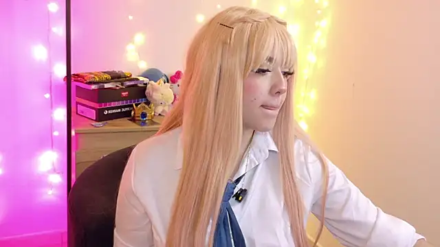 Snapshot of p3ach1 chatting on 11/10/25, 11:59 p3ach1 online show from 11/10/25, 11:59