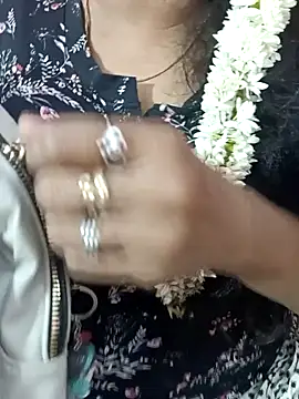 Snapshot of tamil-varshu chatting on 12/08/24, 05:55 tamil-varshu online show from 12/08/24, 05:55