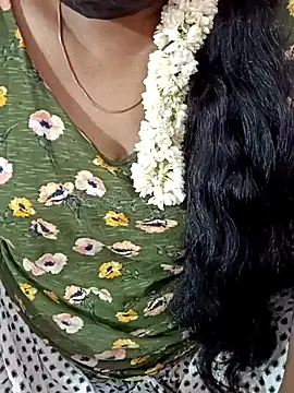 Snapshot of tamil-varshu chatting on 12/09/24, 04:15 tamil-varshu online show from 12/09/24, 04:15