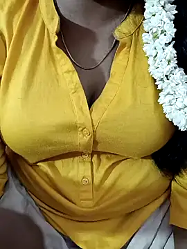 Snapshot of tamil-varshu chatting on 12/10/24, 03:33 tamil-varshu online show from 12/10/24, 03:33