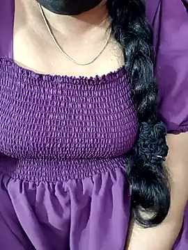 Snapshot of tamil-varshu chatting on 12/13/24, 06:27 tamil-varshu online show from 12/13/24, 06:27