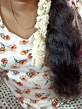 Snapshot of tamil-varshu chatting on 12/14/24, 03:25 tamil-varshu online show from 12/14/24, 03:25