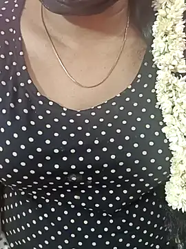 Snapshot of tamil-varshu chatting on 12/16/24, 04:49 tamil-varshu online show from 12/16/24, 04:49