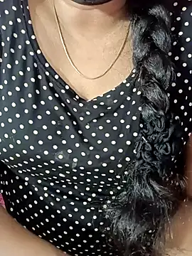 Snapshot of tamil-varshu chatting on 12/18/24, 03:22 tamil-varshu online show from 12/18/24, 03:22