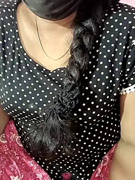 Snapshot of tamil-varshu chatting on 12/18/24, 06:25 tamil-varshu online show from 12/18/24, 06:25