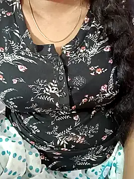 Snapshot of tamil-varshu chatting on 12/22/24, 01:33 tamil-varshu online show from 12/22/24, 01:33