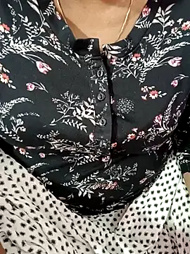 Snapshot of tamil-varshu chatting on 12/22/24, 04:38 tamil-varshu online show from 12/22/24, 04:38