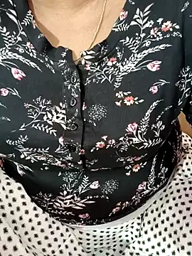 Snapshot of tamil-varshu chatting on 12/22/24, 08:25 tamil-varshu online show from 12/22/24, 08:25