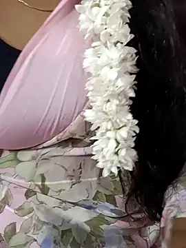 Snapshot of tamil-varshu chatting on 01/01/25, 05:55 tamil-varshu online show from 01/01/25, 05:55