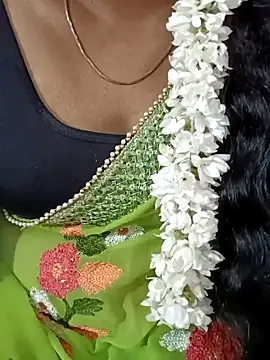 Snapshot of tamil-varshu chatting on 01/02/25, 04:02 tamil-varshu online show from 01/02/25, 04:02