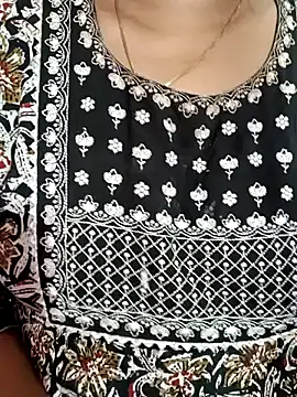 Snapshot of tamil-varshu chatting on 01/05/25, 06:24 tamil-varshu online show from 01/05/25, 06:24