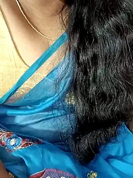 Snapshot of tamil-varshu chatting on 01/11/25, 04:14 tamil-varshu online show from 01/11/25, 04:14