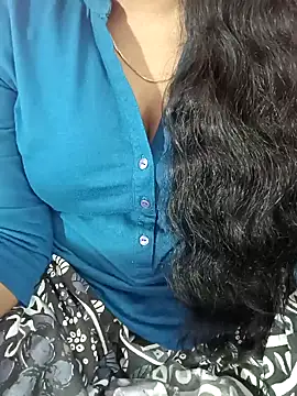 Snapshot of tamil-varshu chatting on 01/22/25, 03:40 tamil-varshu online show from 01/22/25, 03:40