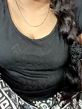 Snapshot of tamil-varshu chatting on 01/24/25, 04:39 tamil-varshu online show from 01/24/25, 04:39