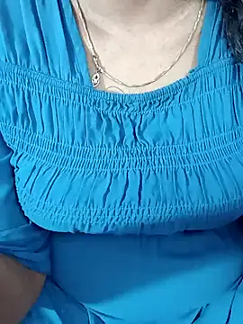 Snapshot of tamil-varshu chatting on 01/28/25, 06:17 tamil-varshu online show from 01/28/25, 06:17