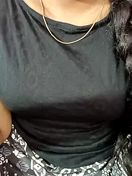 Snapshot of tamil-varshu chatting on 01/30/25, 05:17 tamil-varshu online show from 01/30/25, 05:17