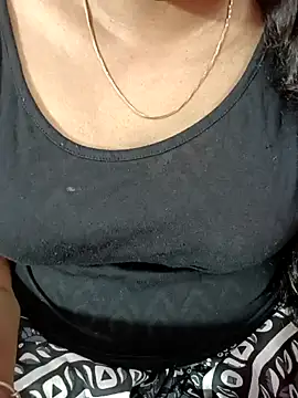 Snapshot of tamil-varshu chatting on 02/05/25, 04:03 tamil-varshu online show from 02/05/25, 04:03