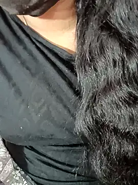 Snapshot of tamil-varshu chatting on 02/13/25, 06:16 tamil-varshu online show from 02/13/25, 06:16