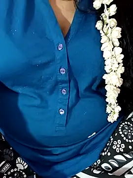 Snapshot of tamil-varshu chatting on 02/22/25, 08:20 tamil-varshu online show from 02/22/25, 08:20