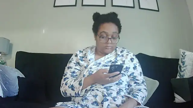 Snapshot of vanilla_chocolate23 chatting on 10/24/25, 08:11 vanilla chocolate23 online show from 10/24/25, 08:11