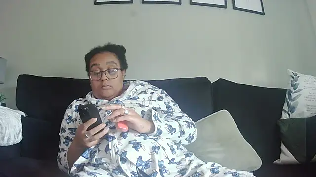 Snapshot of vanilla_chocolate23 chatting on 11/03/25, 10:49 vanilla chocolate23 online show from 11/03/25, 10:49