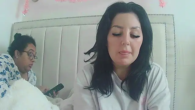 Snapshot of vanilla_chocolate23 chatting on 11/18/25, 09:47 vanilla chocolate23 online show from 11/18/25, 09:47