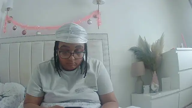 vanilla chocolate23 online show from 12/21/25, 10:33