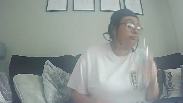 vanilla chocolate23 online show from 05/21/26, 07:59