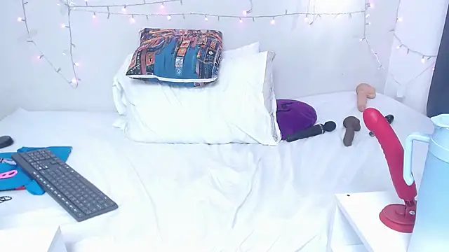 Nicol Love0 online show from 03/12/25, 07:59