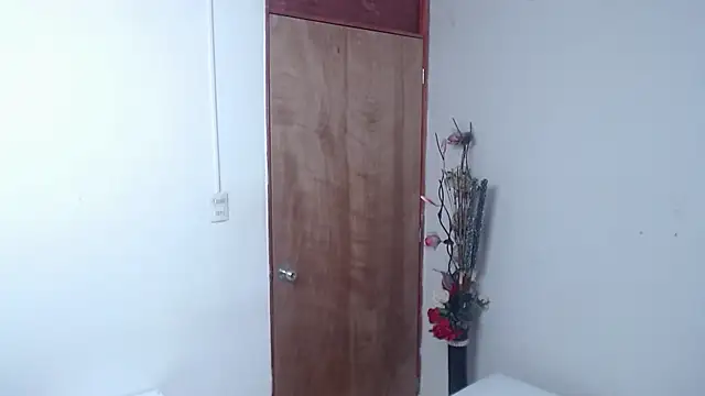 Nicol Love0 online show from 03/19/25, 05:17