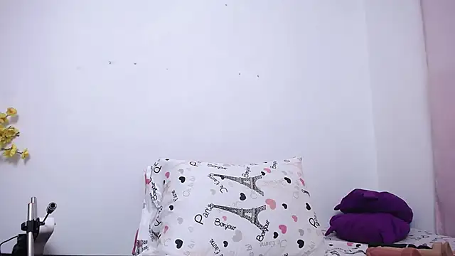 Nicol Love0 online show from 10/08/25, 11:52