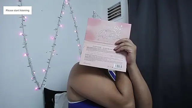 Nicol Love0 online show from 10/31/25, 12:17