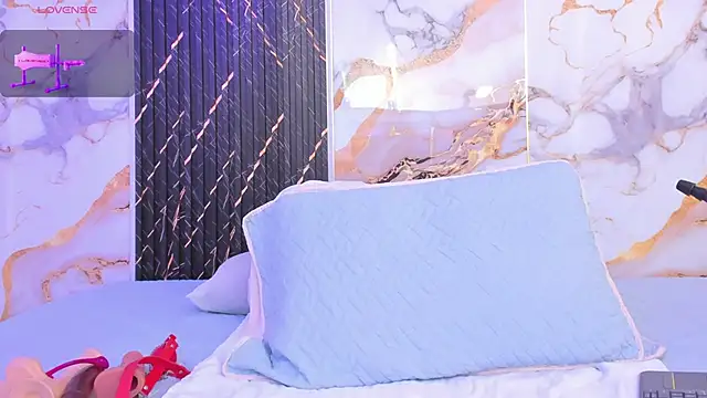 Alyson-a online show from 12/19/25, 12:23