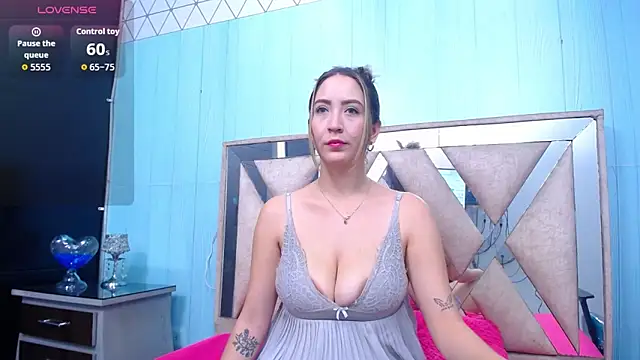 Snapshot of sweet_thalia_ chatting on 06/06/26, 08:57 sweet thalia online show from 06/06/26, 08:57