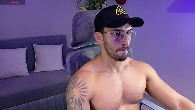 Snapshot of tony_muscle chatting on 07/06/26, 07:05 tony muscle online show from 07/06/26, 07:05