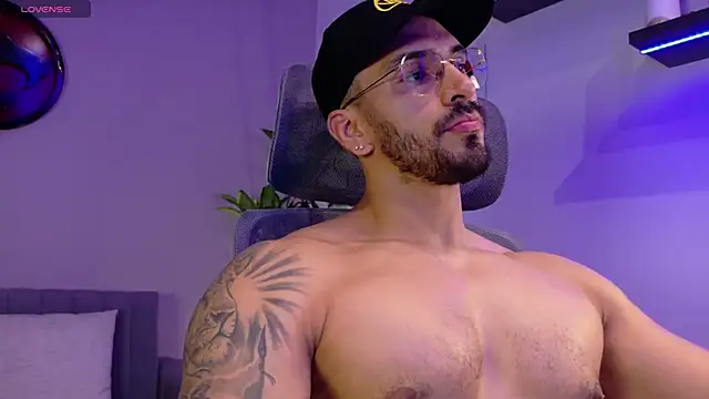 Snapshot of tony_muscle chatting on 07/15/26, 06:57 tony muscle online show from 07/15/26, 06:57