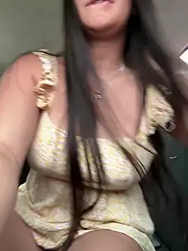 Snapshot of AhriCutte chatting on 03/05/25, 05:39 AhriCutte online show from 03/05/25, 05:39