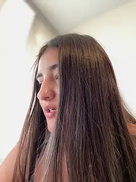 Snapshot of AhriCutte chatting on 03/21/25, 09:01 AhriCutte online show from 03/21/25, 09:01