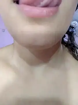 girl milk1 online show from 02/08/25, 01:00