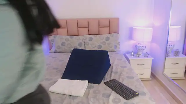 Zoe Vixen online show from 01/04/25, 12:05