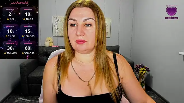 Lili Crossi online show from 02/12/25, 06:40