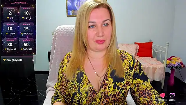 Lili Crossi online show from 03/10/25, 06:49