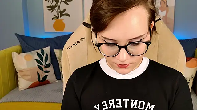 Snapshot of StellaGloww chatting on 01/04/25, 11:43 StellaGloww online show from 01/04/25, 11:43