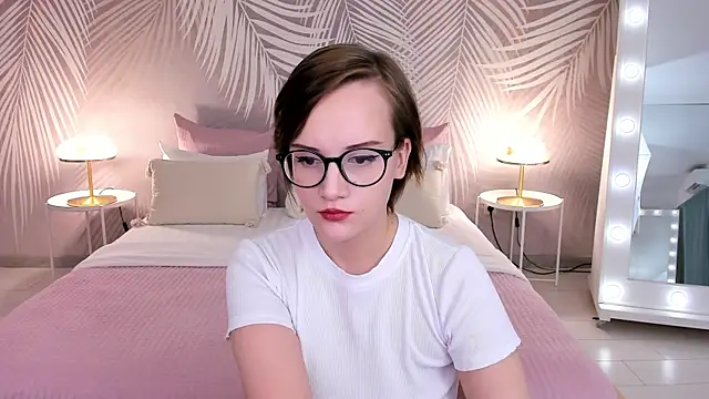 Snapshot of StellaGloww chatting on 02/03/25, 05:07 StellaGloww online show from 02/03/25, 05:07