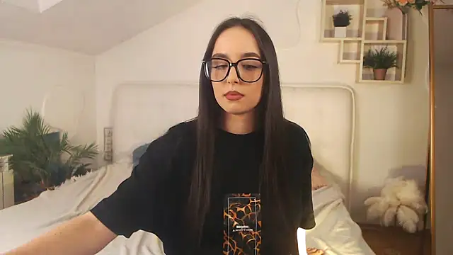 AuroraAksnesss online show from 02/06/25, 05:30