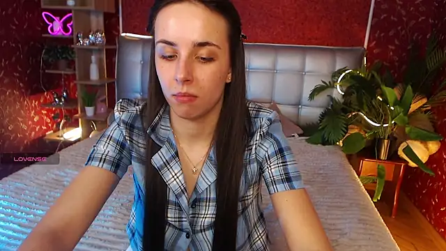 AuroraAksnesss online show from 02/11/25, 03:18